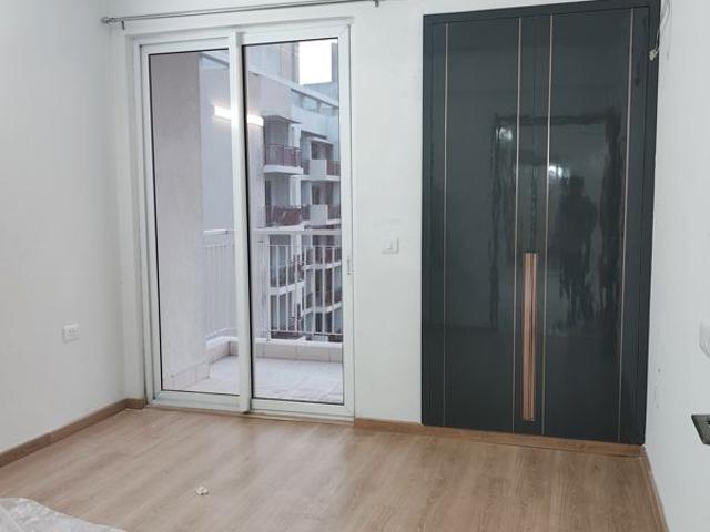 Flat for rent in Momnathal, Noida