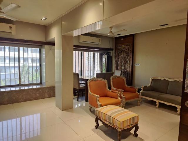 Flat for rent in Adarsh Nagar, Mumbai