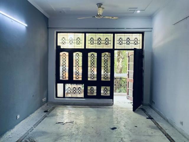 Property for rent in Sector 52, Noida