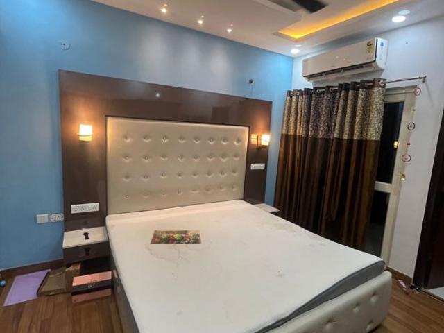 Flat for rent in Shahdara, Noida