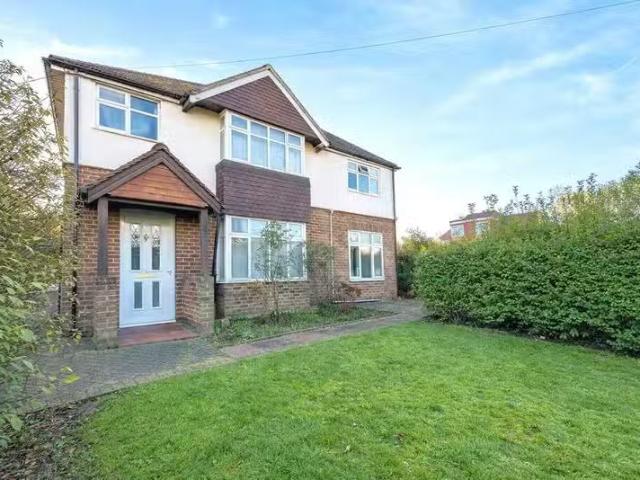Apartment for rent in Westborough, Surrey