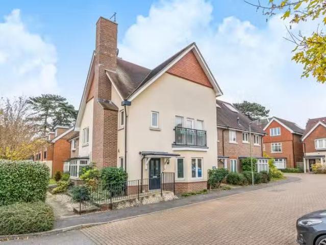 House for rent in Pachesham Park, Surrey