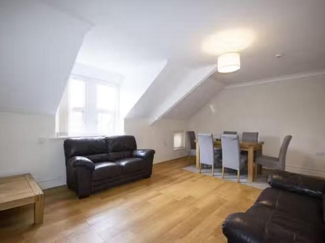 House for rent in Plasnewydd, Falcon Lodge
