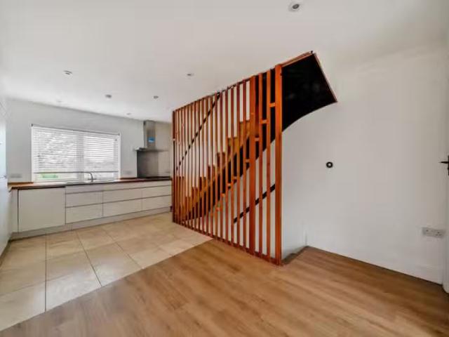 House for rent in Merrow, Guildford