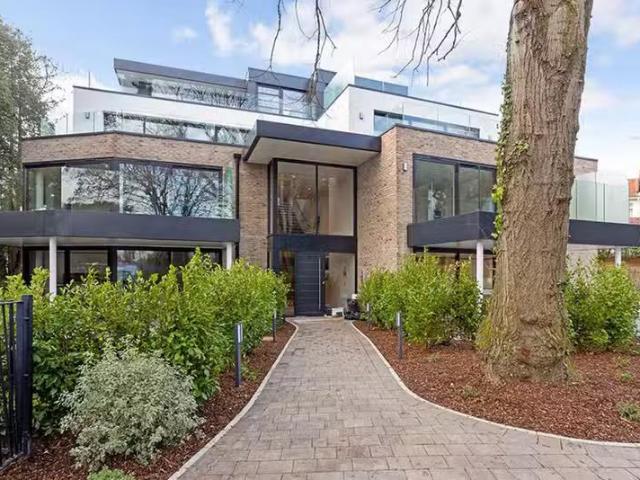 Apartment for rent in Wanborough Neighbourhood, Greater London