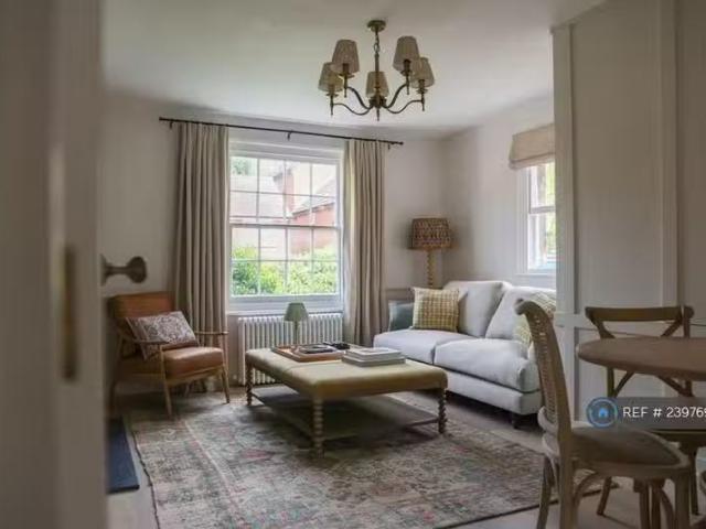 House for rent in Hatching Green, Five Acres