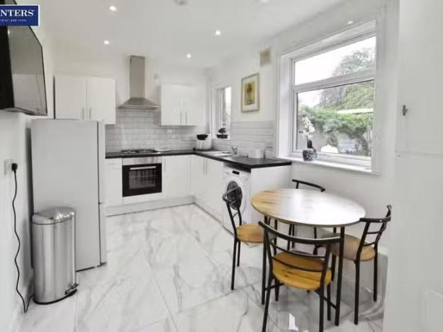 House for rent in Berkeley, Dragonby