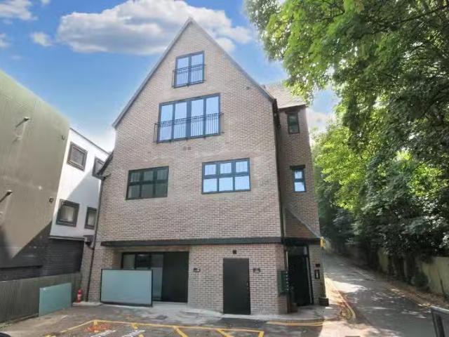 House for rent in Lower Green Esher, Blackhills