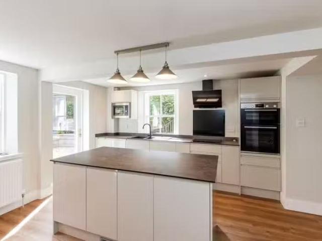 Apartment for rent in Merchiston, Scotland