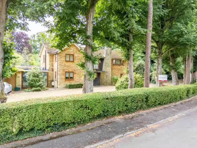House for rent in Hatching Green, Five Acres