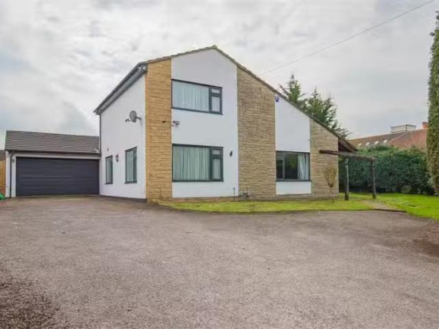 House for rent in Kingswood