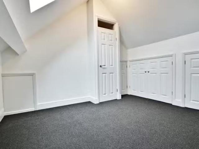 Apartment for rent in Shortlands, Greater London