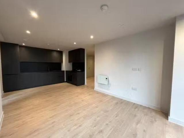 Apartment for rent in Hatch End, Greater London