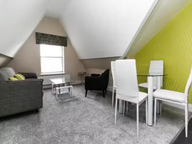 House for rent in Plasnewydd, Falcon Lodge
