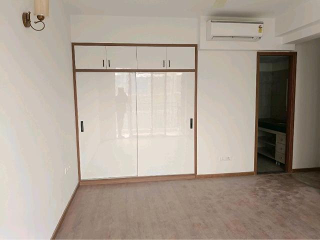 Flat for rent in Sector 43, Noida