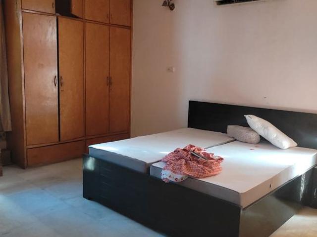 Flat for rent in Sector 29, Noida