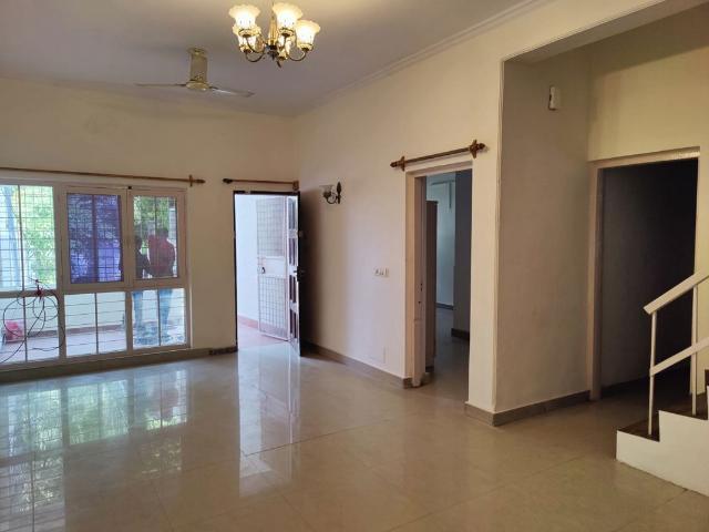 Flat for rent in Arun Vihar, Noida