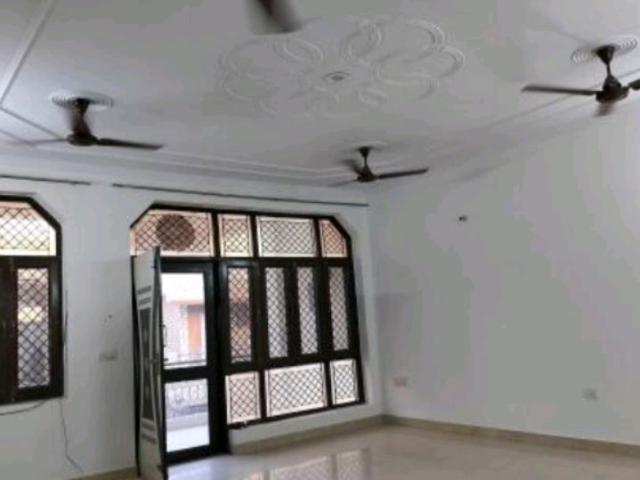 House for rent in Rajat Vihar A Block, Noida