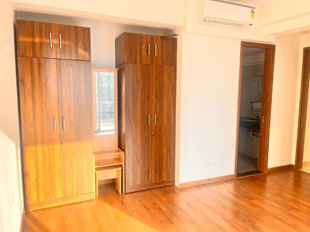 Flat for rent in Sector 43, Noida