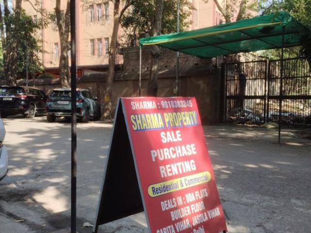 Flat for rent in Sarita Vihar, Delhi