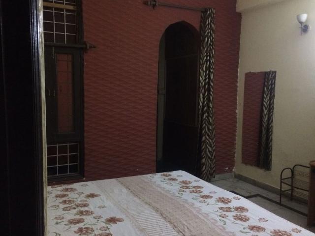House for rent in Sector 52, Noida