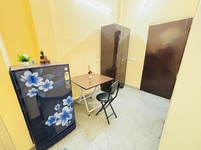Flat for rent in Shivalik, Delhi