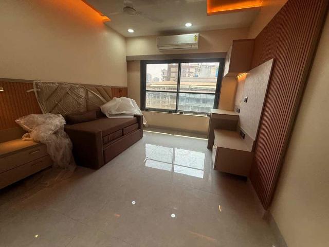 Flat for rent in Khar, Mumbai