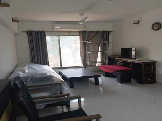 Flat for rent in Parel, Mumbai City District