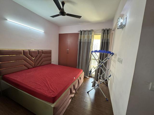 Flat for rent in Kosmos, Noida