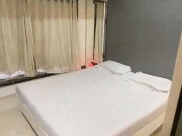 Flat for rent in Vile Parle West, Mumbai