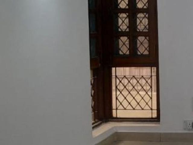 House for rent in Sector 31, Noida