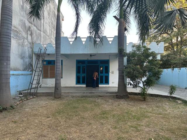 Flat for rent in Sector 52, Noida