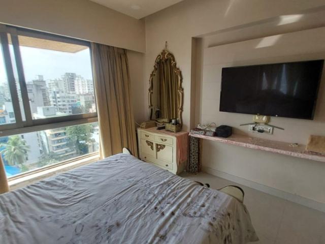 Flat for rent in Khar, Mumbai