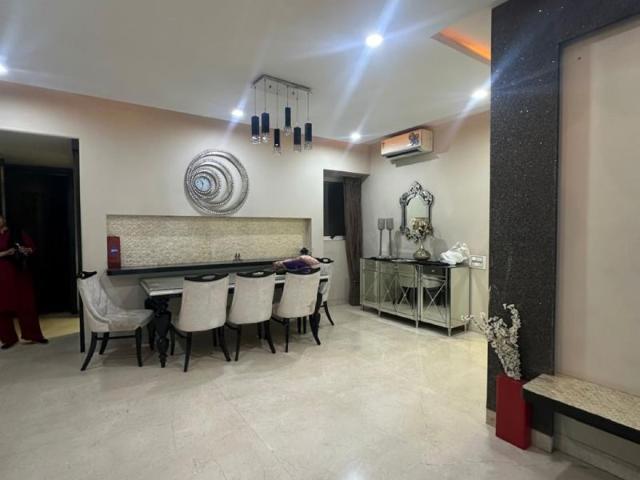 Flat for rent in Khar, Mumbai