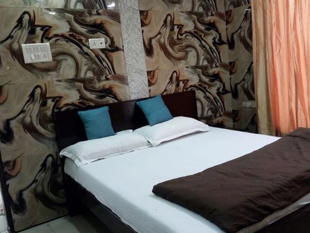 Flat for rent in Santacruz West, Mumbai