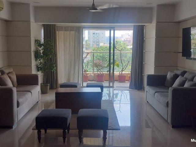 Flat for rent in Khar, Mumbai