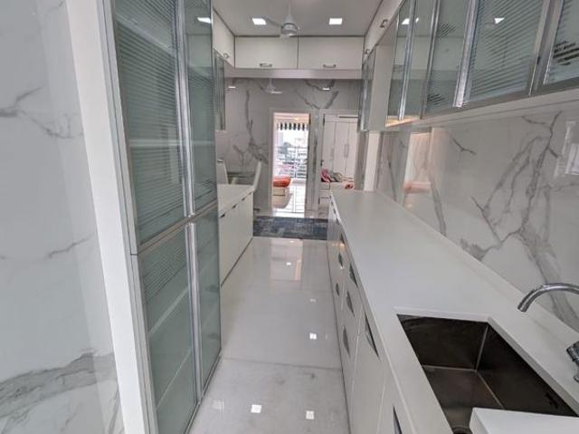Flat for rent in Khar, Mumbai