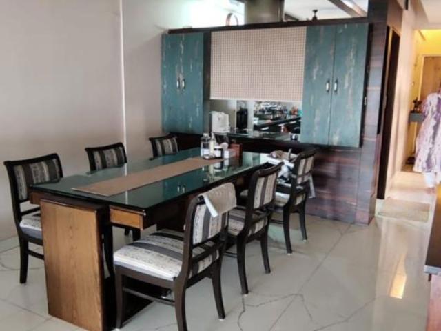 Flat for rent in Khar, Mumbai