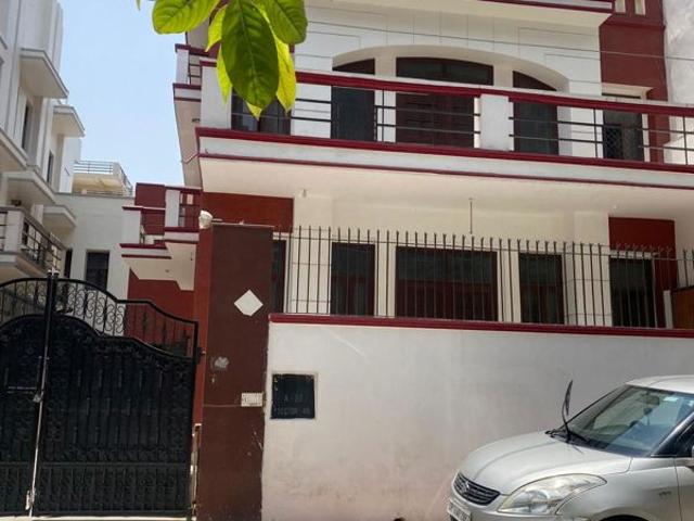 Villa for rent in Sector 36, Noida