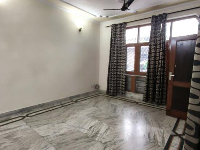 House for rent in Sector 52, Noida