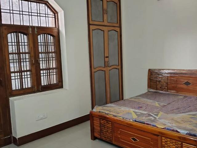 House for rent in Sector 52, Noida
