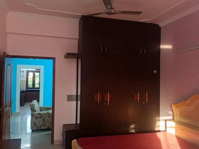 House for rent in Sector 32, Noida