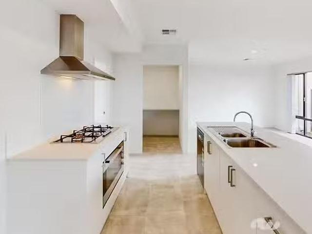 House for rent in Banksia Grove, Western Australia