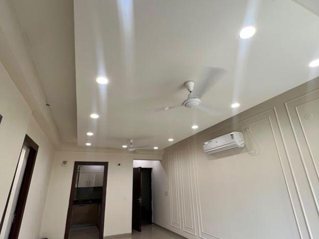 Flat for rent in Kosmos, Noida