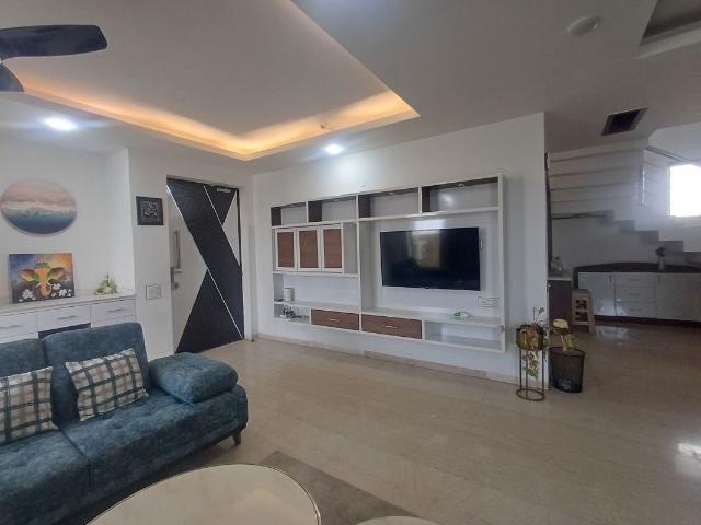 Flat for rent in Rosewood City, Gurugram