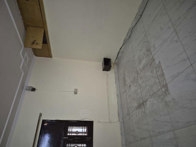 Flat for rent in East Delhi, Deri