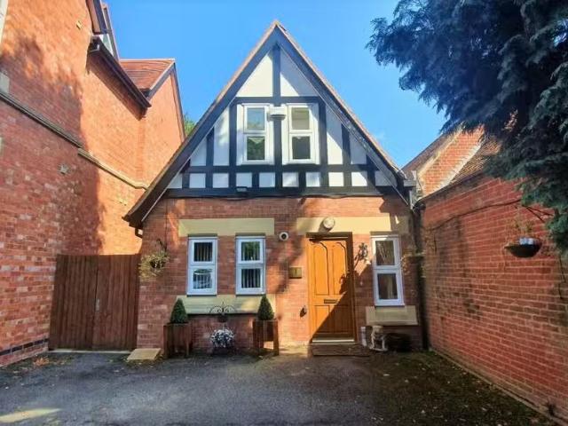 House for rent in Hurst, Greater London
