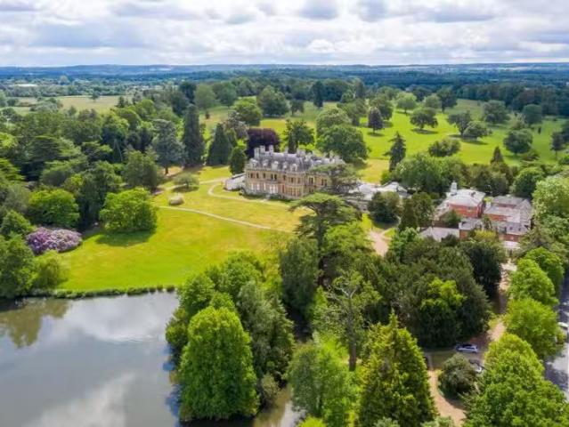 Apartment for rent in Blackhills, Surrey