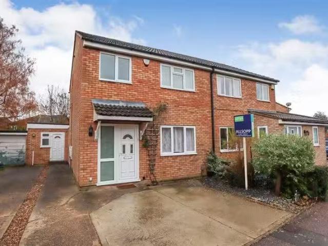 House for rent in Hatching Green, Five Acres