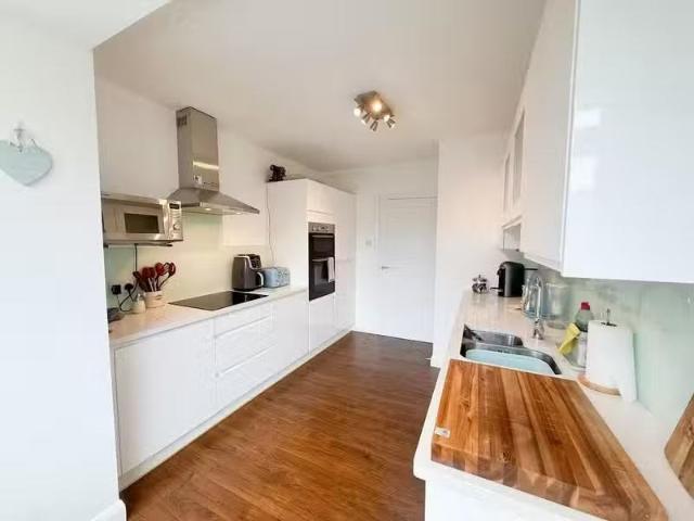 Apartment for rent in Branksome Chine, Canford Cliffs
